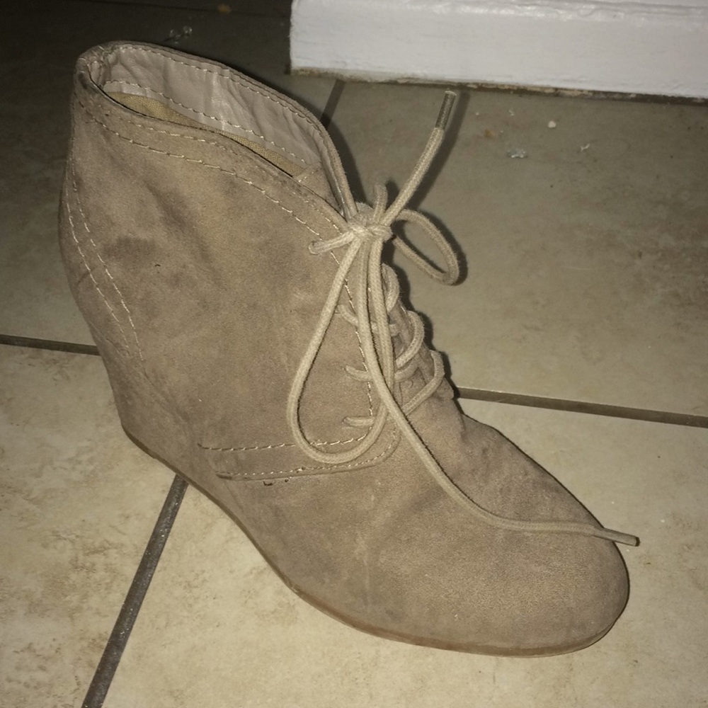 Suede wedged ankle boots